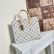 Bagsaaa Louis Vuitton M24708 OnTheGo MM Multicolor Beige - 35 x 27 x 14 cm - 1