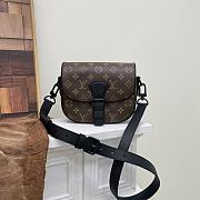 Bagsaaa Louis Vuitton M47060 Montsouris Messenger PM​ - 20 x 17 x 7 cm - 1