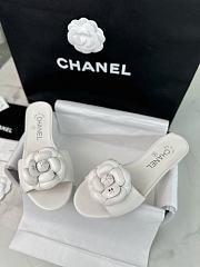 Bagsaaa Chanel White Slippers With Flower - 1