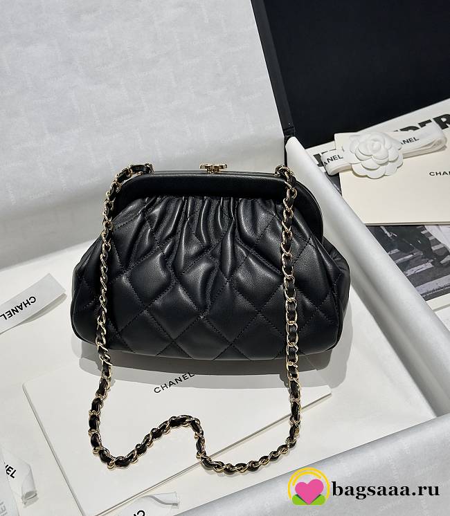 Bagsaaa Chanel Clutch Lambskin Black AS4717 - 16 × 24 × 8 cm - 1