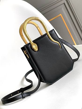 Bagsaaa Bvlgari Serpentine Black Bag - 13 X 17.5 X 5.5 Cm