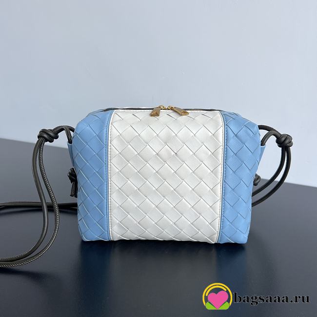 Bagsaaa Bottega Veneta Small Loop Camera Bag White & Blue - 22x15.5x9 cm - 1