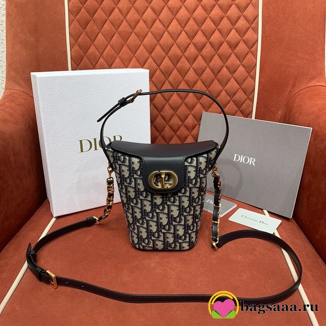 Bagsaaa 30 Montaigne Dior Amber Mini Bucket Bag Blue Dior Oblique Jacquard and Calfskin - 17 x 18 x 8 cm - 1