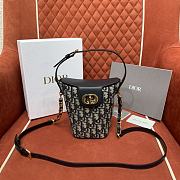 Bagsaaa 30 Montaigne Dior Amber Mini Bucket Bag Blue Dior Oblique Jacquard and Calfskin - 17 x 18 x 8 cm - 1