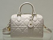 Bagsaaa Dior Groove 25 Bag Dusty Ivory Macrocannage Calfskin - 25 x 19 x 16 cm - 1