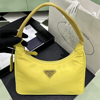 Bagsaaa Re-Nylon Prada Re-Edition 2000 mini-bag yellow - 22x6x17 cm