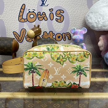 Bagsaaa Louis Vuitton M24799 Locker Dopp Kit - 23 x 13 x 12 cm