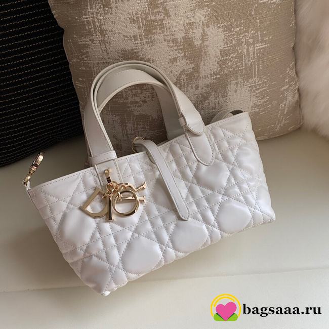 Bagsaaa Small Dior Toujours Bag White Macrocannage Calfskin - 23 x 14 x 12 cm - 1