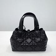 Bagsaaa Small Dior Toujours Bag Black Macrocannage Crinkled Calfskin - 23 x 14 x 12 cm - 2