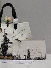 Bagsaaa Large Dior Toujours Bag Latte and Black Canvas with New York Print - 37 x 27 x 21 cm - 4