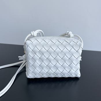 Bagsaaa Bottega Veneta Mini Loop Camera Bag White - 17x10x6 cm