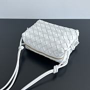 Bagsaaa Bottega Veneta Mini Loop Camera Bag White - 17x10x6 cm - 2