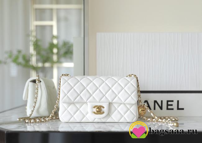 Bagsaaa Chanel White Lambskin & Gold Adjustable Strap - 13x20x7 cm - 1