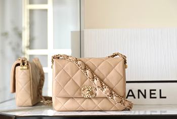 Bagsaaa Chanel Shoulder Bag Nude Lambskin & Gold - 20x5x15 cm