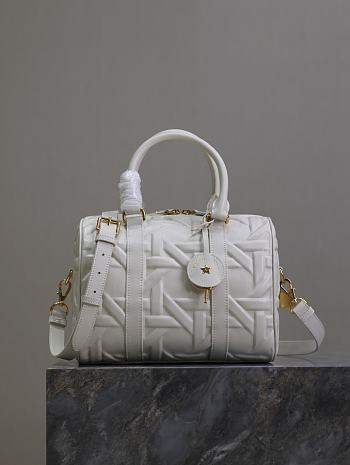 Bagsaaa Dior Groove 25 Bag White Graphic Cannage Calfskin - 25 x 19 x 16 cm