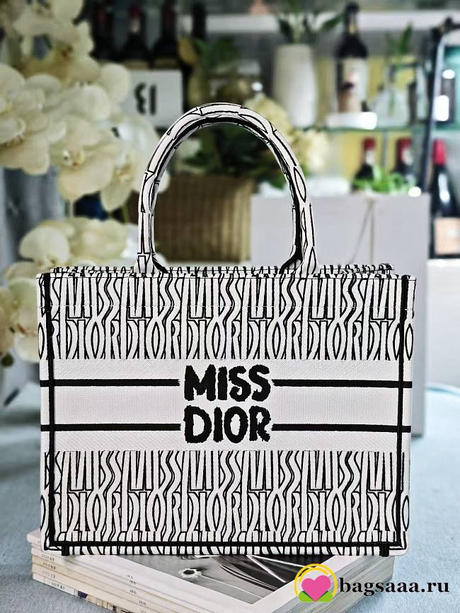 Bagsaaa Medium Dior Book Tote White and Black Miss Dior Allover Embroidery - 36 x 27.5 x 16.5 cm - 1