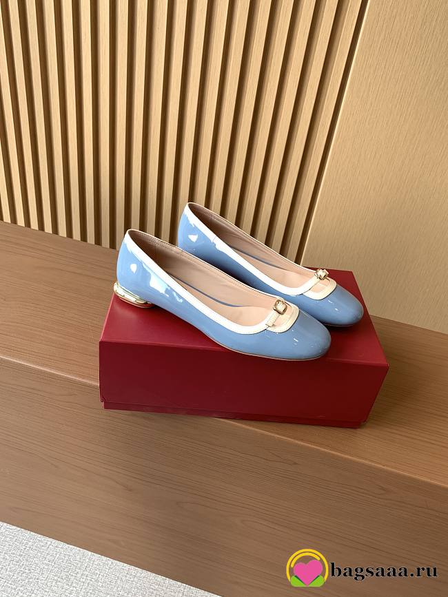 Bagsaaa Roger Vivier Podium Ballerinas in patent leather blue - 1