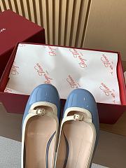 Bagsaaa Roger Vivier Podium Ballerinas in patent leather blue - 5