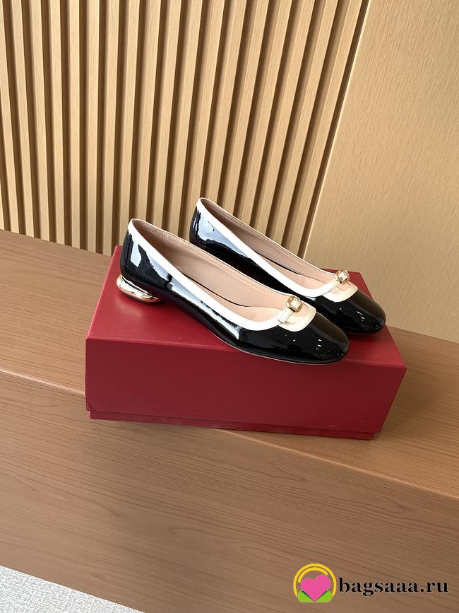 Bagsaaa Roger Vivier Podium Ballerinas in patent leather black - 1