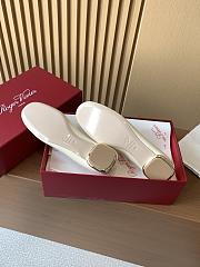 Bagsaaa Roger Vivier Podium Ballerinas in patent leather white - 3