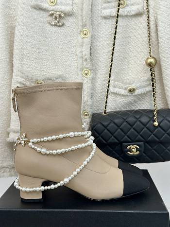 Bagsaaa Chanel Short Boots Beige & Imitation Pearls G45794