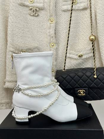 Bagsaaa Chanel Short Boots White & Imitation Pearls G45794