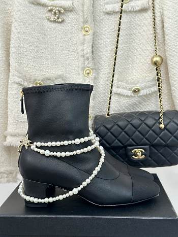 Bagsaaa Chanel Short Boots Black & Imitation Pearls G45794