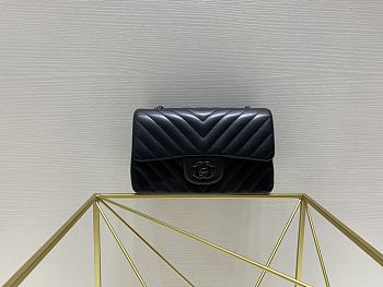 Bagsaaa Chanel Chevron Full Black Lambskin - 20cm