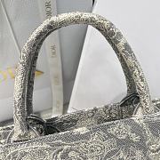 Bagsaaa Dior Small Book Tote Gray and White Toile de Jouy Reverse Embroidery - 26.5 x 22 x 14 cm - 4