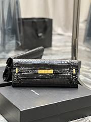 Bagsaaa YSL Manhattan Clutch In Crocodile-Embossed Leather black - 31 X 14 X 3 CM - 1