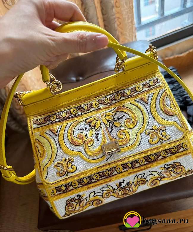 Bagsaaa D&G Medium Sicily Handbag With Embroidered Majolica Pattern - 18.5 x 20 x 10 cm - 1