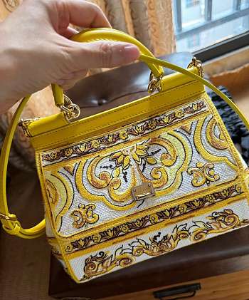 Bagsaaa D&G Medium Sicily Handbag With Embroidered Majolica Pattern - 18.5 x 20 x 10 cm