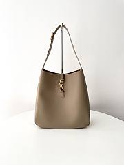 Bagsaaa YSL Le 5 À 7 Supple Large In Grained Leather Beige - 30 X 31 X 13 CM - 1