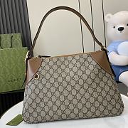 Bagsaaa Gucci GG Emblem medium shoulder bag 815217 - 37 x 23 x 8cm - 1