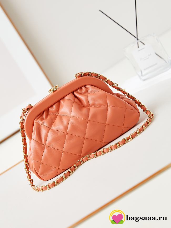 Bagsaaa Chanel Clutch Lambskin Coral AS4717 - 16 × 24 × 8 cm - 1