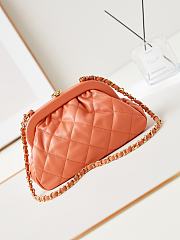 Bagsaaa Chanel Clutch Lambskin Coral AS4717 - 16 × 24 × 8 cm - 1