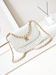 Bagsaaa Chanel Messenger Bag AS4845 White Calfskin - 16.5 × 23.5 × 5.5 cm - 1