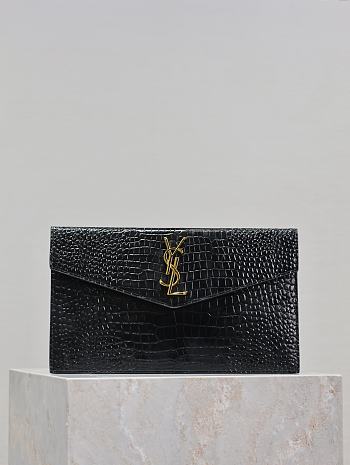 Bagsaaa YSL Uptown Pouch In Crocodile-Embossed Shiny 565739 Black & Gold - 27 x 16 x 2 CM