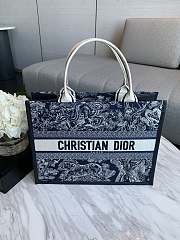 Bagsaaa Medium Dior Book Tote Blue and Ecru Toile de Jouy Reverse Embroidery with Blue Calfskin - 36.5 x 28 x 16.5 cm - 3