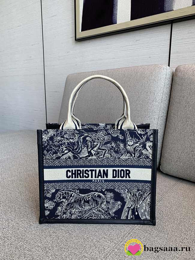 Bagsaaa Small Dior Book Tote Blue and Ecru Toile de Jouy Reverse Embroidery and Blue Calfskin - 26.5 x 22 x 14 cm - 1