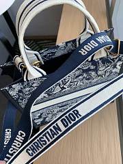 Bagsaaa Small Dior Book Tote Blue and Ecru Toile de Jouy Reverse Embroidery and Blue Calfskin - 26.5 x 22 x 14 cm - 4