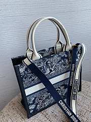 Bagsaaa Small Dior Book Tote Blue and Ecru Toile de Jouy Reverse Embroidery and Blue Calfskin - 26.5 x 22 x 14 cm - 3