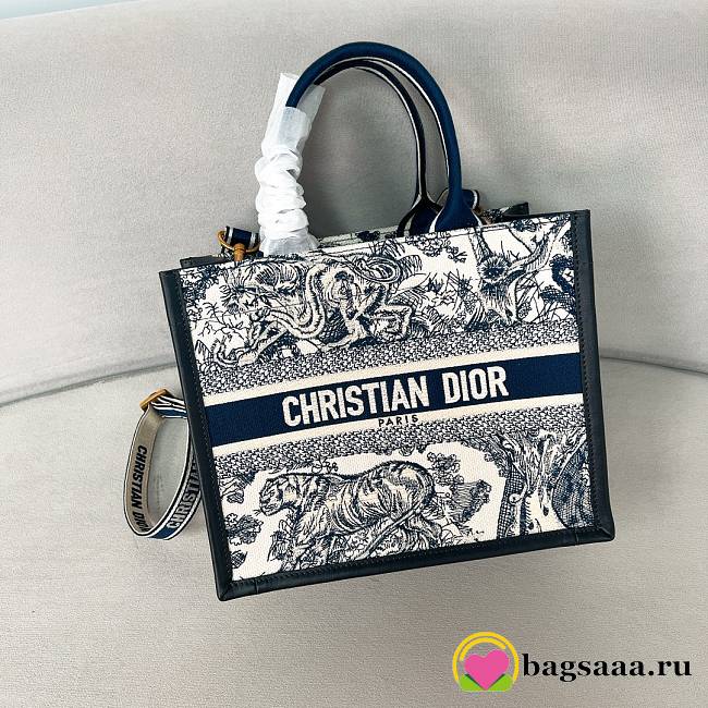 Bagsaaa Small Dior Book Tote White and Navy Blue Toile de Jouy Sauvage Embroidery with Navy Blue Calfskin - 26.5 x 22 x 14 cm - 1