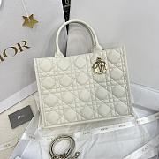 Bagsaaa Medium Dior Book Tote White Macrocannage Calfskin - 36.5 x 28 x 16.5 cm - 1