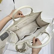 Bagsaaa Medium Dior Book Tote White Macrocannage Calfskin - 36.5 x 28 x 16.5 cm - 2