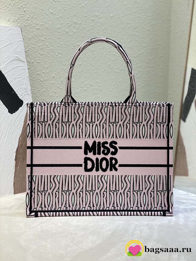 Bagsaaa Medium Dior Book Tote White & Pale Pink Miss Dior Allover Embroidery - 36 x 27.5 x 16.5 cm - 1