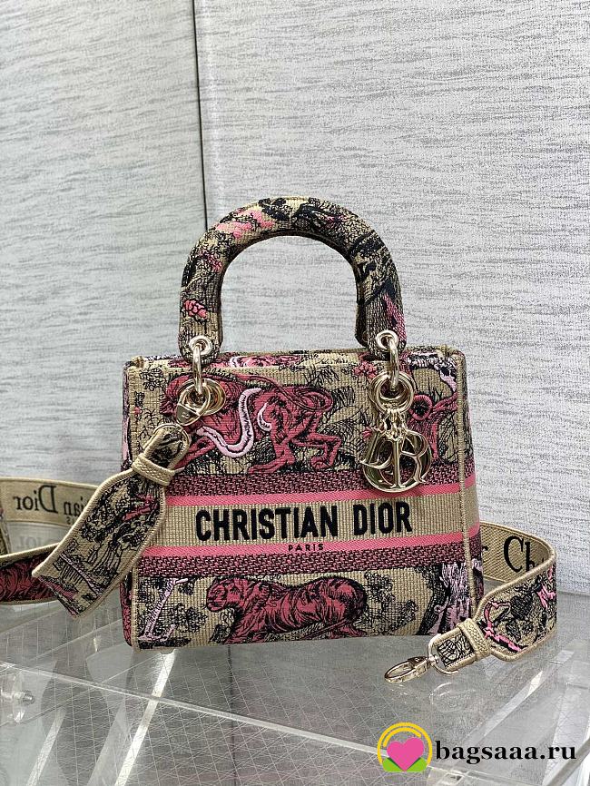 Bagsaaa Dior Medium Dioriviera Lady D-Lite Bag Raffia with Candy Pink Toile de Jouy Sauvage Embroidery - 24 x 21 x 12 cm - 1