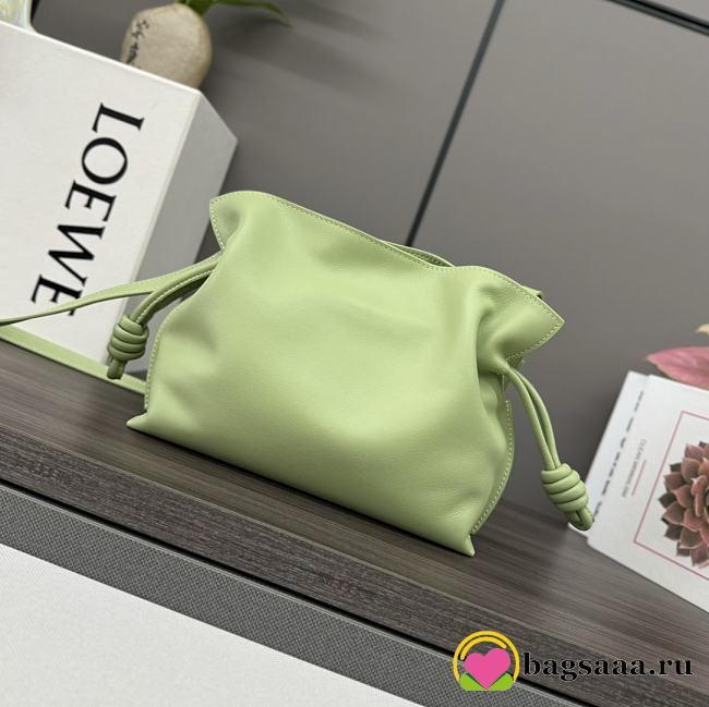 Bagsaaa Loewe Mini Flamenco clutch in nappa calfskin light green - 23.9X18X9 cm - 1