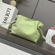 Bagsaaa Loewe Mini Flamenco clutch in nappa calfskin light green - 23.9X18X9 cm - 1