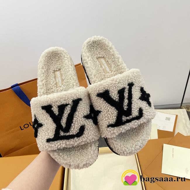 Bagsaaa Louis Vuitton Paseo Shearling Slippers Beige - 1